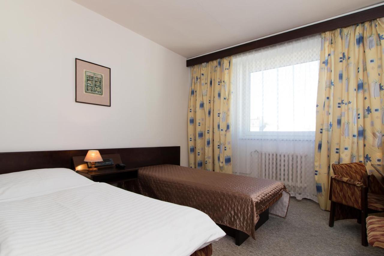 Hotel Merkur - Яблонец-над-Нисоу Экстерьер фото